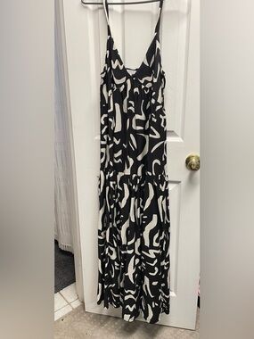 Black & White Abstract Maxi Dress - Sleeveless V-Neck